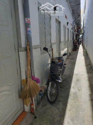 dãy trọ 2 tầng đường thạnh xuân 25, phường tx, q12, dt 263m2 (5mx52,6m) hẻm 8m. dòng tiền 30tr/th