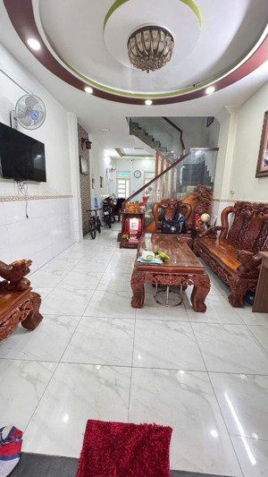 nhà bán hẽm nguyễn chí thanh. diện tích : 4 x 13m. 4 tầng