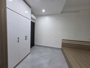 cho thuê căn hộ dịch vụ tại 42 thành công 26m, ban công, máy giặt riêng, nhận xe điện, chỉ 5.3tr/th