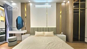 cực hiếm hoàng văn thái, 5 tầng, thang máy thoáng sáng chỉ hơn 10 tỷ