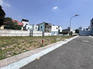 chỉ 6.43 tỷ: đất compound khép kín, sổ riêng, đường nhựa 6m, vỉa hè - gần global city