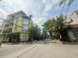 mặt tiền đường nhựa 10m ngay bà hom kế bên chợ phú lâm