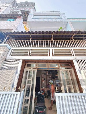 nhà 3 tầng 3pn 3wc hc đủ - sổ 45,2m² (4 x 11,6) vuông vức không qh. chỉ 5,8 tỷ