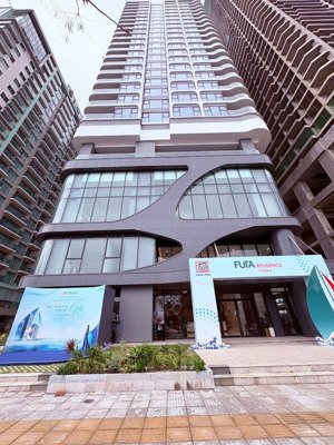 căn hộ hạng sang view trực diện biển . vài bước chân chạm cát, dòng tiền thuê cực tốt.