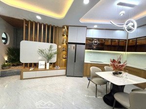 sống chất giữa sg, 3 tầng mới đẹp, 46m2, ngang 5m, hai bà trưng, q1, full nội thất, 8.3 tỷ