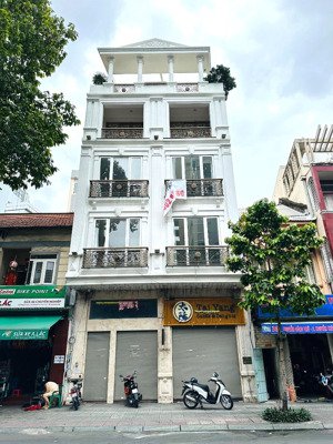 siêu hiếm bán nhà mt sư vạn hạnh.p12-q10.hđt: 100tr. dt: 4,5x19m.cn: 85m2. 3 tầng . giá 38 tỷ