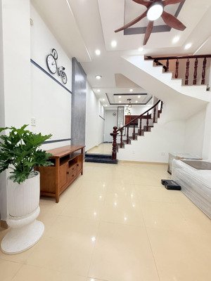 bán nhà 1trêt 2lầu-ngay quốc lộ 13-sát kdt vạn phúc,nhà mới sạch sẽ-cao ráo,giá bán 7,5ty tl