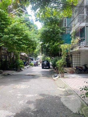 bán tập thể tầng 1 nghĩa tân , cầu giấy dt 80m2 , hai mặt tiền mỗi mặt 8m , kd tốt giá 5,5 tỷ