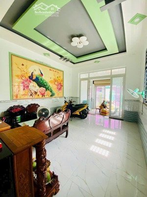 hót. nhà tân túc, 6x30m, 179m2, 6.5 tỷ.
hẻm xe hơi, 2 tầng, bê tông cốt thép.