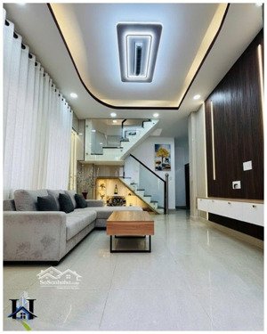 nhà mới ở ngay q.8, 35m, 3 tầng, 4.x tỷ hẻm 4m ba đình 