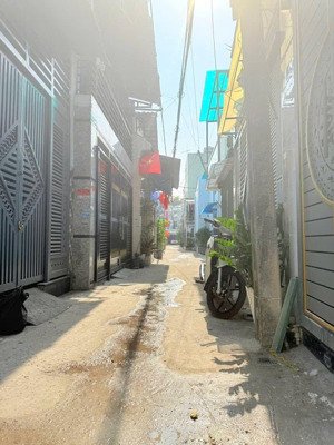 bán nhà mới đẹp (4,05 x 8), đúc lửng, 2pn, 2wc, 2 xẹc ht 45, hiệp thành, q12, sổ riêng