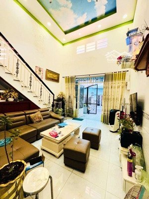 bán nhà 2 tầng hẻm xe hơi lạc long quân 60m2 nhỉnh 5tỷ