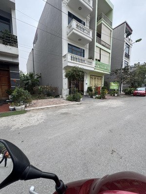 hót hiếm 81m mt 4,5m , view nhà văn hóa , khuôn viên cây xanh thoángtp bắc ninh