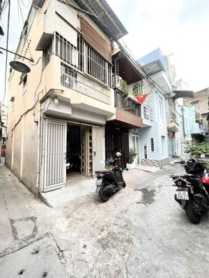 nhà trệt lầu lê quang định, 3 tầng, sát mặt tiền, 4.5 tỏi còn tl