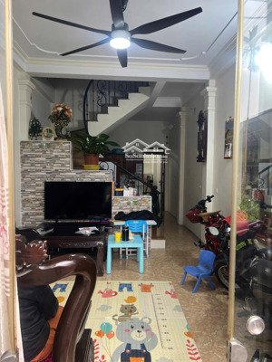 bán nhà 3 tầng dân xây còn rất mới chỉ việc xách vali về ở