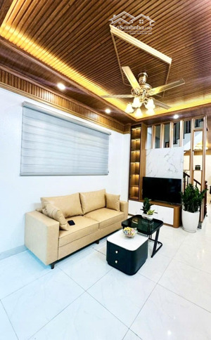 mới koong! nhà mới phố cát linh, gần sân vận động hàng đẫy, 2 mặt thoáng vĩnh viễn, mặt tiền rộng