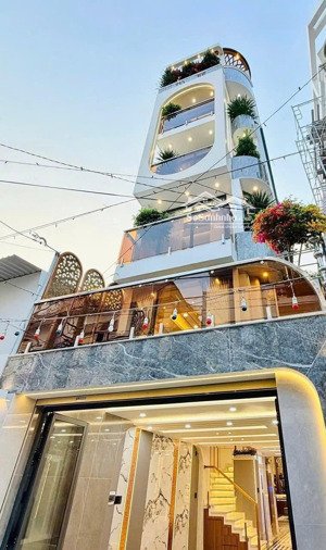 nhà bán gấp ngay trần cao vân p6 q.3. giá: 6,1 tỷ. dt: 85m2. 6 tầng. 5pn 8wc. sổ hồng riêng