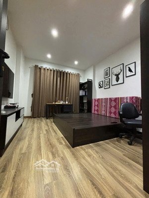 cho thuê nhà nguyên căn 5 tầng nhà mới phố nguyễn sơn, long biên