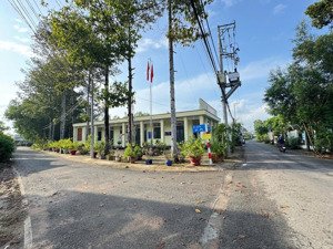 chính chủ cần bán lô góc 2 mặt tiền chỉ 2,25 tỷ