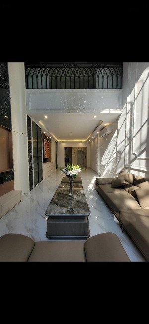 long biên - phân lô - vỉa hè - ô tô tránh 7 tầng thang máy - full nội thất xịn