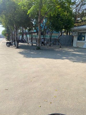 cần bán gấp lô đất đường lê vĩnh huy đối diện trường cấp 2 thị trấn. full thổ cư