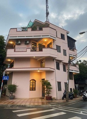 hạ giá 2 tỷ- căn góc 3 tầng đường tô hiệu- việt bắc- phường nha trang