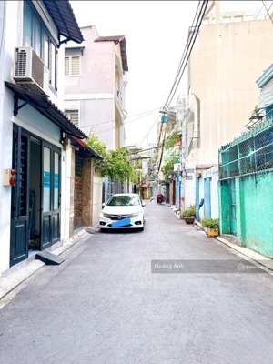 hẻm xe hơi - khu vực được xây cao tầng - ngang 4,4m