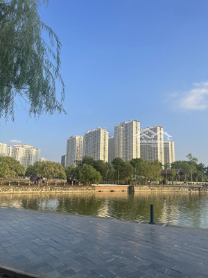 chính chủ cần bán căn hộ chung cư 2 ngủ 78m2 4 ban công, full tiện ích, phí dv có =0, chỉ 6,2 tỷ