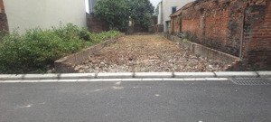 4.x tỷ/100m2, mt 5m, đường 4m, bảo tháp, kim hoa, ml, ngay bìa làng, 10m ra sân bóng