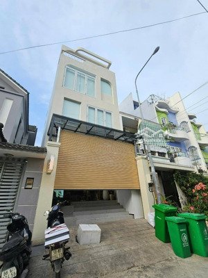 nhà ngay vincom thảo điền. diện tích 5x24m kết cấu 1 trệt 3 lầu, đang cho thuê hơn 1 tỷ/năm|sổ hồng