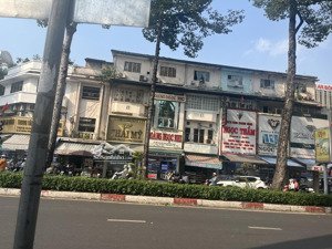 cần tìm mặt bằng tại đường an dương vương quận 5 để kinh doanh ngân hàng