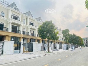 bán biệt thự bt5 ciputra - trục đường 17,5m đối diện bt2. xây dựng 4 tầng+ hầm. sẵn sổ