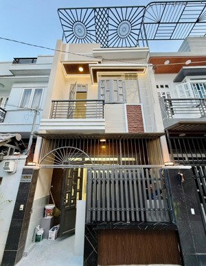 bán nhà ngay cầu vượt ngã tư ga, gần chợ cầu đồng 1 trệt 1 lầu đường xe hơi hoàn công đầy đủ