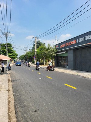 hot. mặt tiền q12 rẻ nhất. chính chủ bán mt số 175a vườn lài giá 32 tỷ, sd 500m2