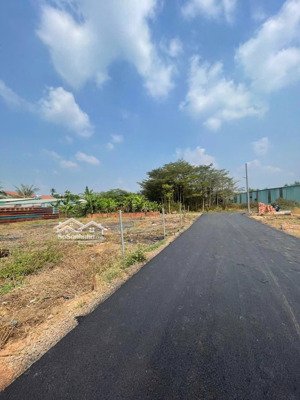 bán nhanh đất nền 100m2 ở xã đồi 61, sổ hồng riêng, giá 2 tỷ 580, nằm trong khu dân cư