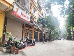 hiếm phân lô đền lừ 1 30m vị trí ngã tư giá 13,8 tỷ