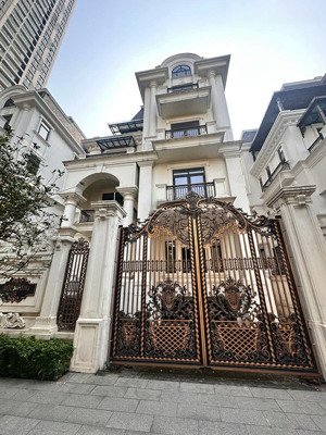 (giảm chào 7 tỷ)!bán biệt thự mặt phố cầu giấy, 189m2, 4 tầng, mặt tiền 14m, gần công viên!