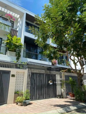 chính chủ cho thuê nhà đẹp full nội thất cao cấp kđt hà quang 2. khách xem thích ngay