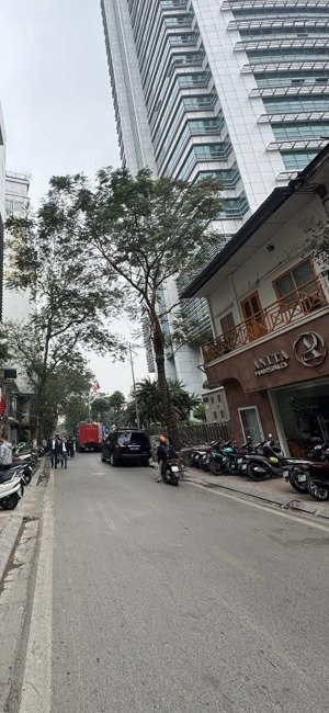 mặt phố phạm hồng thái - lô góc - kinh doanh - thang máy . dt 31m2 * 6 tầng. mặt tiền 5.9m