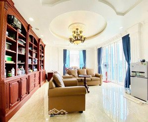 bán căn biệt thự huy hoàng ngay trung tâm hành chính q2 cũ dt 320m đường 12m sổ hồng