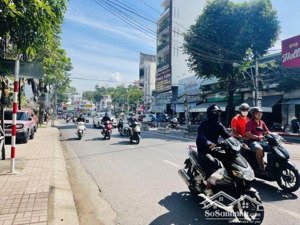 cần bán đất đường nguyễn an ninh dĩ an tổng dt: 193,6m2, có thổ cư 114m; ngang 6,5m giá: 14 tỷ 850