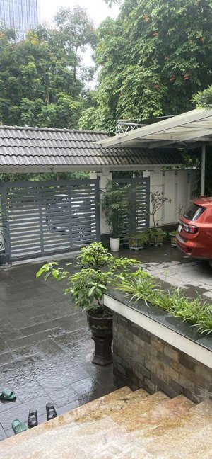 siêu hiếm biệt thự vườn đào tây hồ, 368m, 4t, mt 18m, hàng xóm cấp cao.