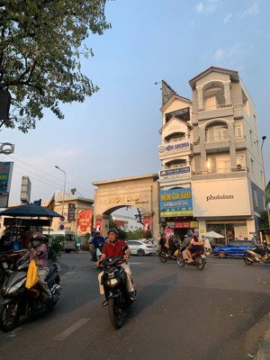 mặt tiền phan văn trị phường 1 gò vấp - sát bên emart - dt: 3 x 19m (vuông vức) - giá 8 tỷ