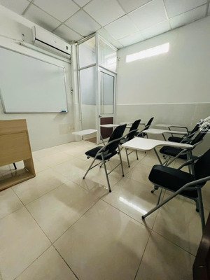 chia sẻ văn phòng, lớp dạy học với diện tích từ 12m2 - 15m2. có thể lấy nhiều phòng