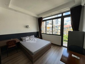 cho thuê chdv hoàng sa q1 ban công riêng, máy giặt riêng, phòng rộng 30m, full nội thất.
