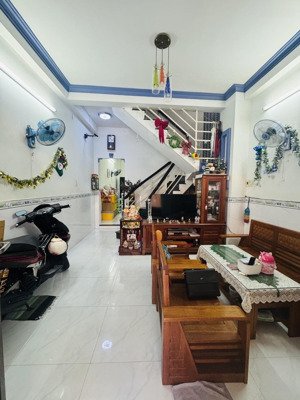 nhà chính chủ đúc bê tông cứng cáp, thích hợp ở đông người hoặc cho thuê làm chdv