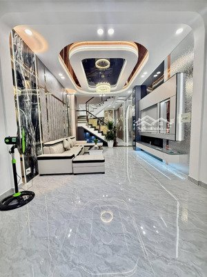 nhà bè, nhà mới cứng 4.7*14m 4pn, ô tô đỗ cửa chỉ 5tỷ5, shr, hoàn công,full nội thất dọn vào ở ngay