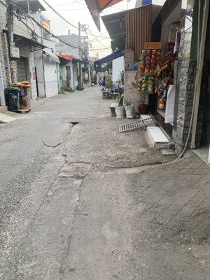 bán nhà hẻm xe hơi phan văn hớn, hẻm thông ra trường chinh rất gần - dt 83m2 (ngang 4.5m)