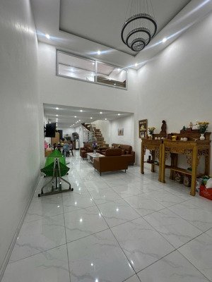 bán nhà gần chợ bà bộ gần lộ 40m mới mở đường nguyễn văn linh