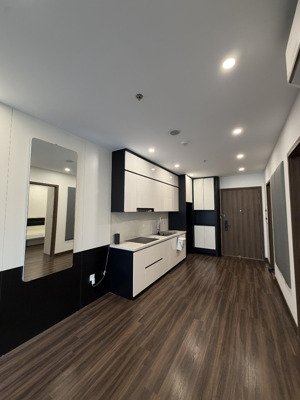 bán gấp cc 2 ngủ 2 vệ sịnh full nội thất giá rẻ nhất toà toà lotus tại dự án hoàng huy commerce